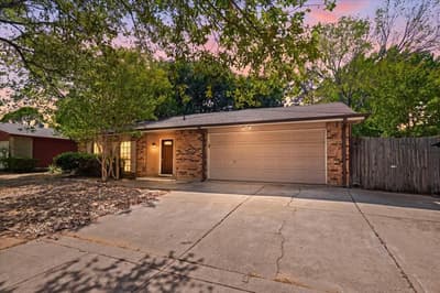 2614 Creekview Drive, Arlington TX 76016 - Photo 2