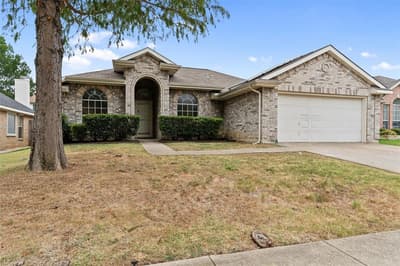 718 W Lonesome Dove Trail, Arlington TX 76001