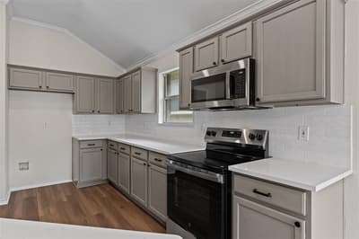 718 W Lonesome Dove Trail, Arlington TX 76001 - Photo 4
