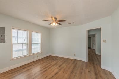 2543 E Ann Arbor Avenue, Dallas TX 75216 - Photo 5
