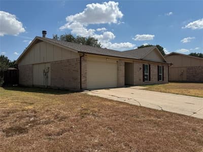 355 Ridgecrest Drive, Saginaw TX 76179 - Photo 2