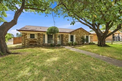 216 Old Hickory Drive, Irving TX 75060 - Photo 2