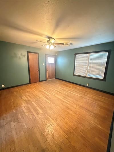 137 Bowie Street, McGregor TX 76657 - Photo 4