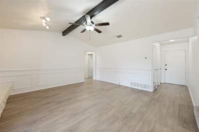 6107 Yorkford Drive, Arlington TX 76001 - Photo 2