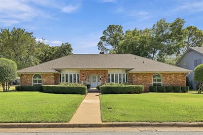 1710 Tennyson Drive, Arlington TX 76013 - Photo 2