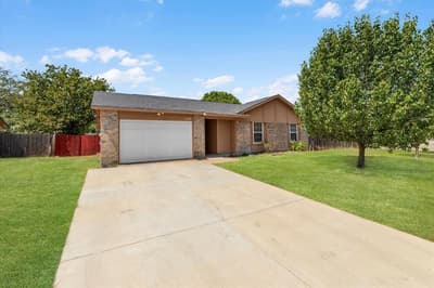 350 Ridgecrest, Saginaw TX 76179 - Photo 2