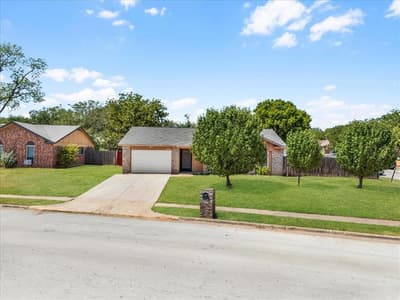 350 Ridgecrest, Saginaw TX 76179 - Photo 3