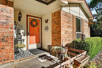 209 S Scott Street, Burleson TX 76028 - Photo 2