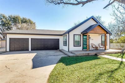 323 S Hannaford Street, Granbury TX 76048 - Photo 3