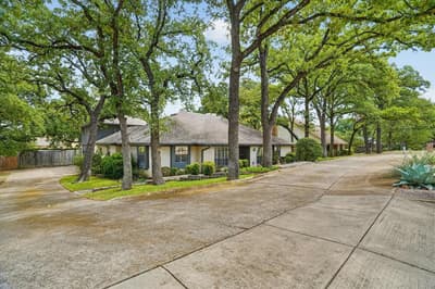 2201 Adams Drive, Arlington TX 76011 - Photo 2
