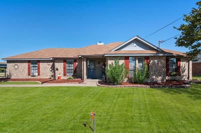 649 E Reindeer Road, Lancaster TX 75146