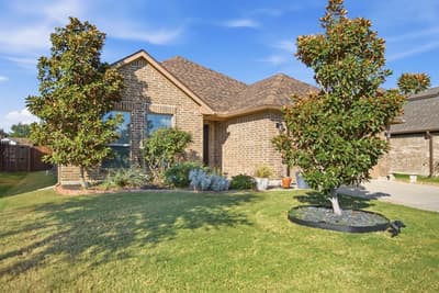 1432 Town Creek Circle, Weatherford TX 76086 - Photo 2