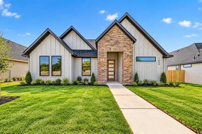 1632 W Wintergreen Road, Lancaster TX 75134 - Photo 2