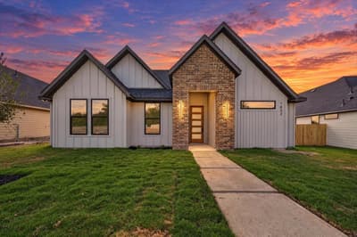 1632 W Wintergreen Road, Lancaster TX 75134