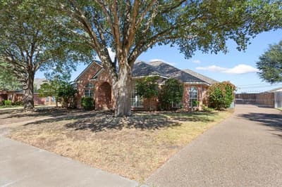 10005 Polo Park Circle, Waco TX 76712 - Photo 3