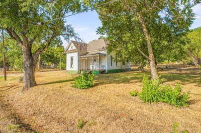 208 S Harrison Street, Pilot Point TX 76258