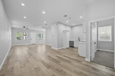 914 E Tucker Street, Fort Worth TX 76104 - Photo 3