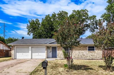 1900 Lomita Lane, Arlington TX 76010 - Photo 2