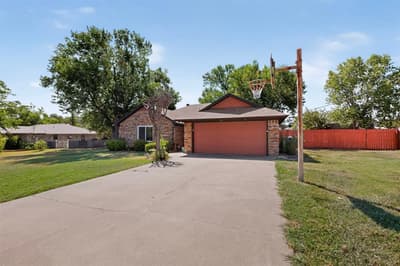 613 Overhill Road, Granbury TX 76048 - Photo 3
