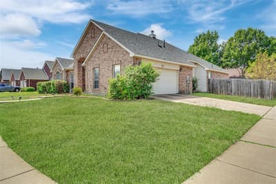 6900 Field Lark Drive, Arlington TX 76002 - Photo 2