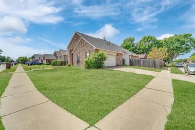 6900 Field Lark Drive, Arlington TX 76002 - Photo 3