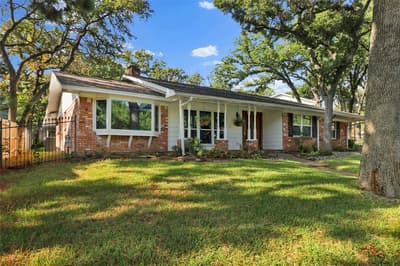 2706 Oak Cliff Lane, Arlington TX 76012 - Photo 2