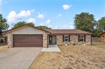 104 Russell Lane, Hewitt TX 76643
