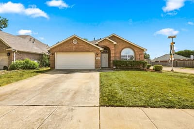 8900 San Joaquin Trail, Fort Worth TX 76118