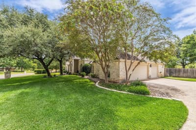 325 Elm Grove Circle, McGregor TX 76657 - Photo 2