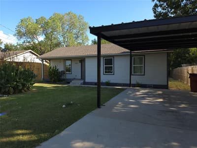 1309 S 6th Street, Bonham TX 75418