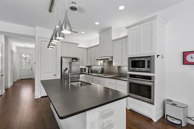1016 Gardenia Street, Carrollton TX 75007 - Photo 2