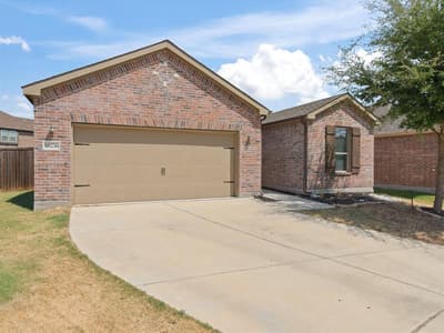 10236 Fox Springs Drive, Fort Worth TX 76131 - Photo 2