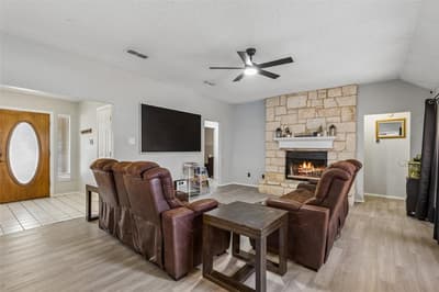6215 Sandybrook Drive, Arlington TX 76001 - Photo 2