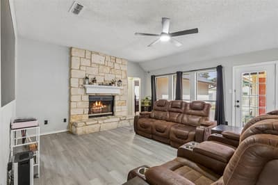 6215 Sandybrook Drive, Arlington TX 76001 - Photo 3