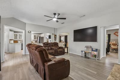 6215 Sandybrook Drive, Arlington TX 76001 - Photo 5