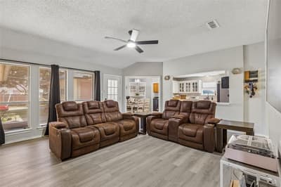 6215 Sandybrook Drive, Arlington TX 76001 - Photo 4