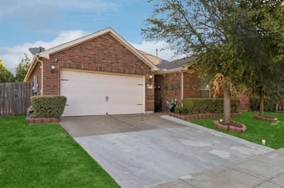 437 Buoy Drive, Crowley TX 76036 - Photo 2