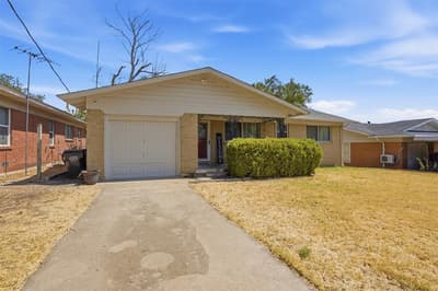 4304 Hodgkins Road, Lake Worth TX 76135 - Photo 2