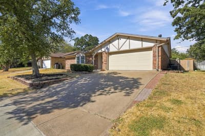 3708 Bordeaux Court, Arlington TX 76016 - Photo 3