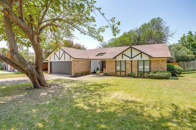 105 Lakeway Drive, Benbrook TX 76126 - Photo 2