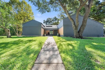656 The Meadows Parkway, DeSoto TX 75115 - Photo 2