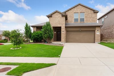 1713 Falling Star Drive, Fort Worth TX 76052 - Photo 2