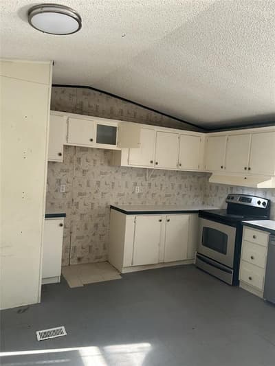 2751 Breezewood Lane, Lancaster TX 75146