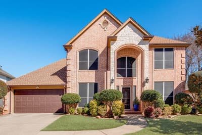 6405 Creekbend Court, Arlington TX 76001 - Photo 2