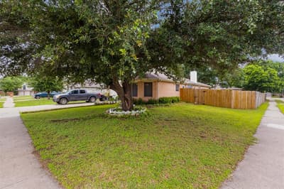 300 Comiskey Court, Saginaw TX 76179 - Photo 2
