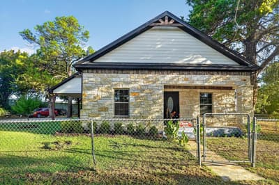 617 E Chambers Street, Cleburne TX 76031