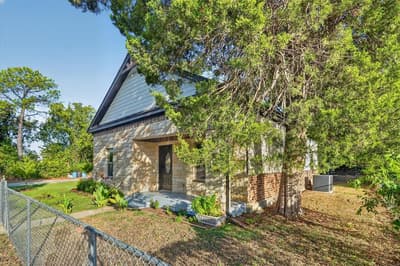 617 E Chambers Street, Cleburne TX 76031 - Photo 4