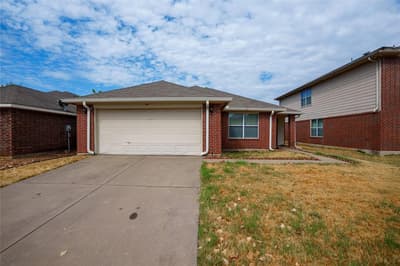2748 Maegen Circle, Fort Worth TX 76112 - Photo 2