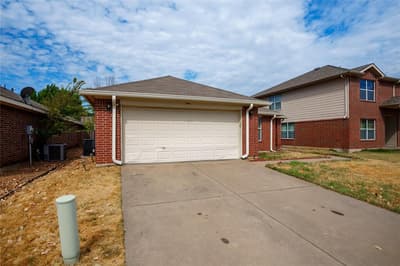 2748 Maegen Circle, Fort Worth TX 76112 - Photo 3