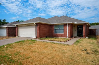 2748 Maegen Circle, Fort Worth TX 76112